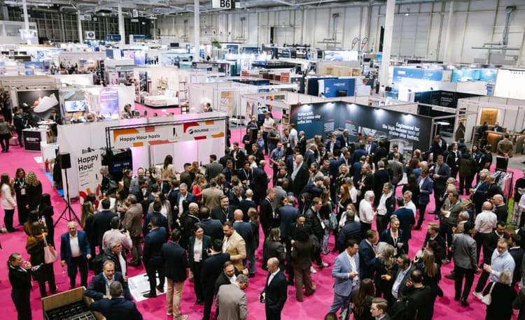 Professionals meeting at a previous CSI Europe exhibition